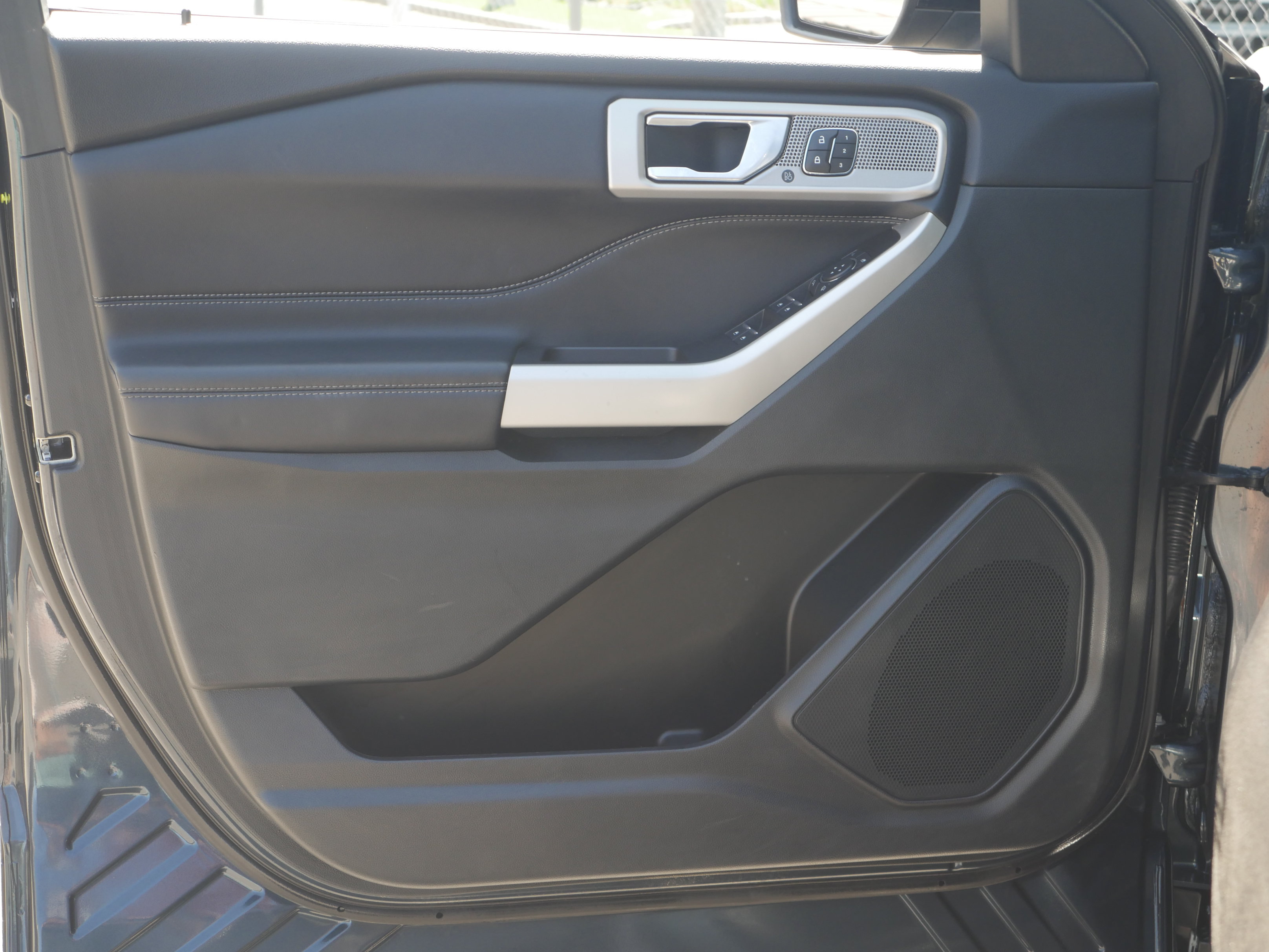 Certified 2022 Ford Explorer Limited AWD/4WD image 37