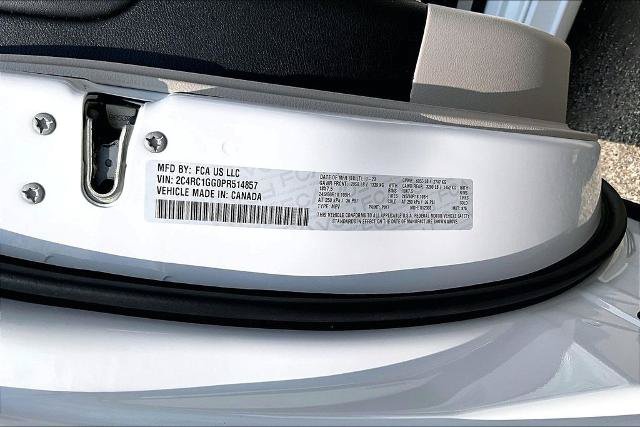 Used 2023 Chrysler Pacifica Limited FWD image 36