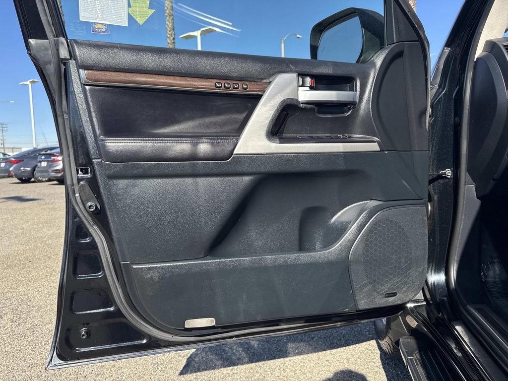 Used 2020 Toyota Land Cruiser w/ Preferred Accessory Package image 18