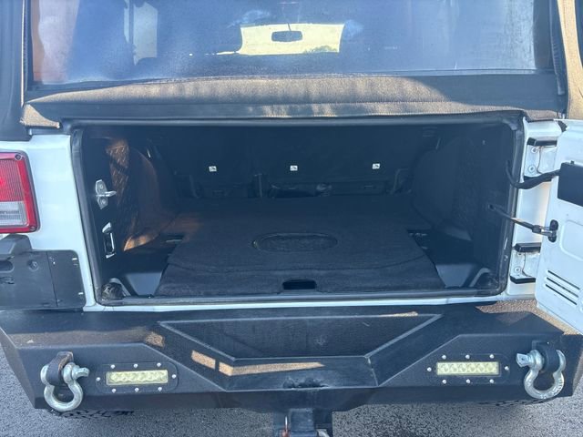 Used 2018 Jeep Wrangler Unlimited Sahara w/ Connectivity Group image 11