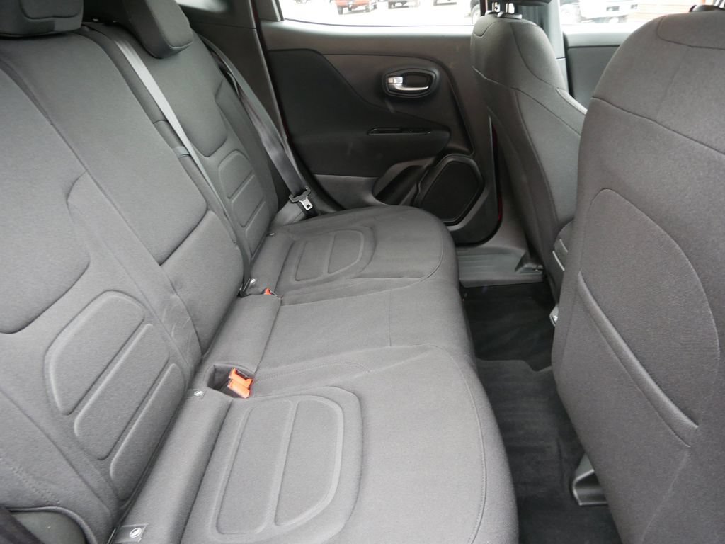 Used 2020 Jeep Renegade Latitude w/ Cold Weather Group AWD/4WD image 11