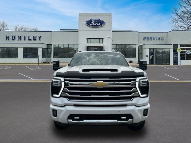 Used 2024 Chevrolet Silverado 2500 High Country w/ High Country Premium Package AWD/4WD image 2