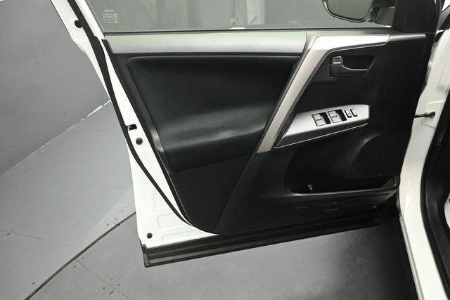 Used 2018 Toyota RAV4 LE w/ All Weather Liner Package AWD/4WD image 32