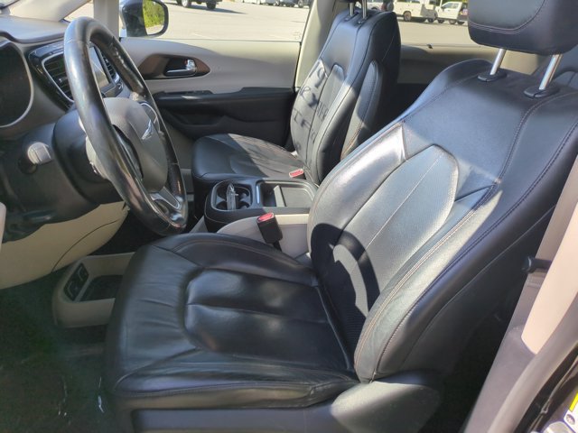 Used 2019 Chrysler Pacifica Touring-L FWD image 15