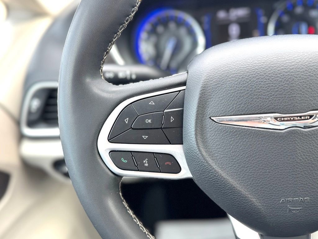 Used 2022 Chrysler Voyager LX image 13