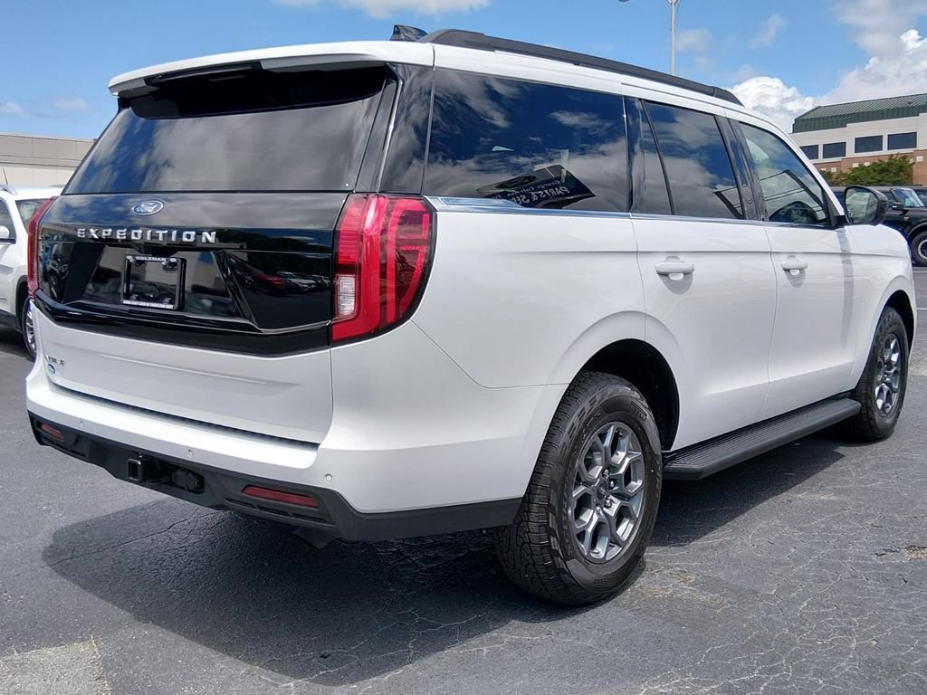 Certified 2025 Ford Expedition Active AWD/4WD image 4