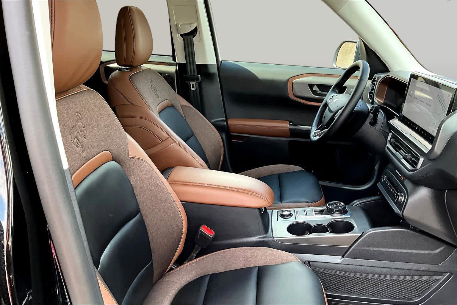 Certified 2025 Ford Bronco Sport Outer Banks w/ Outer Banks Tech Package+ AWD/4WD image 14