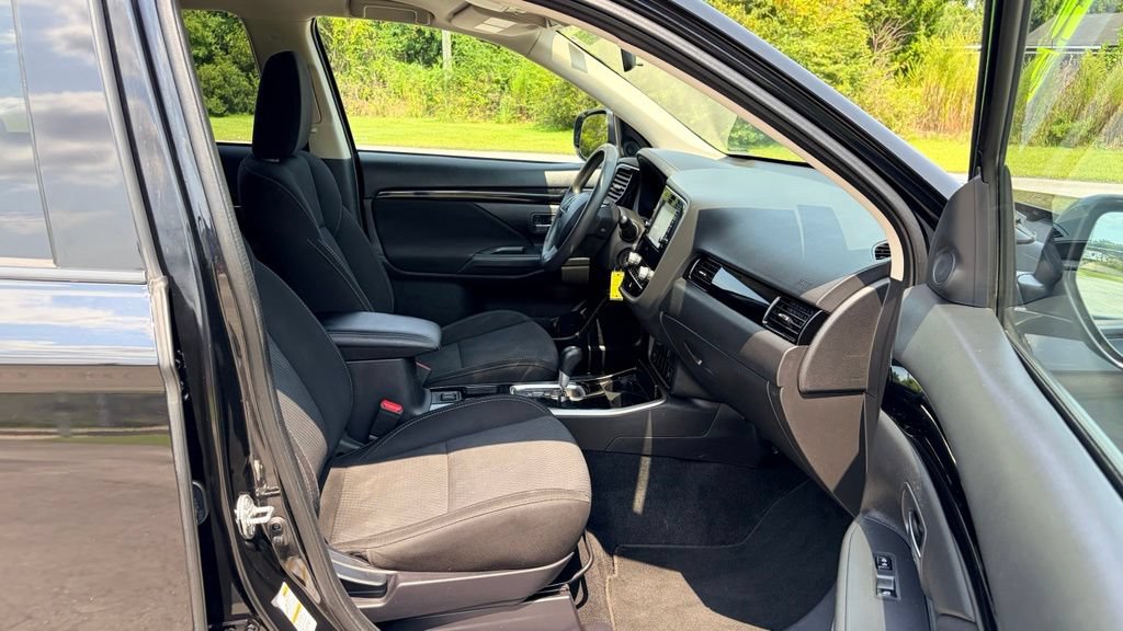 Used 2020 Mitsubishi Outlander ES FWD image 20