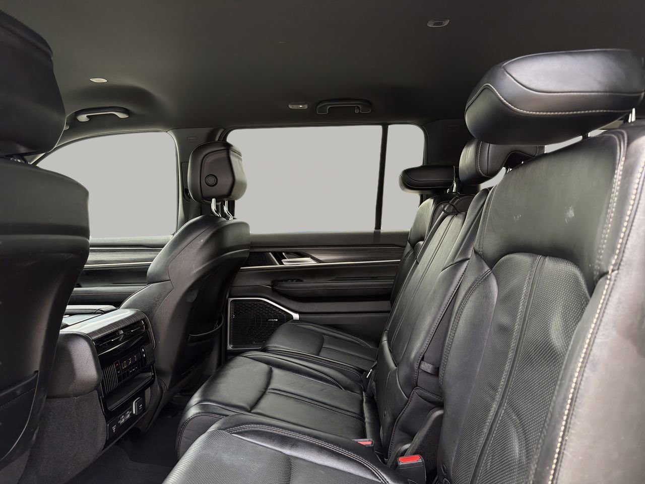 Used 2024 Jeep Wagoneer Series II w/ Flexible Seating Group RWD image 16