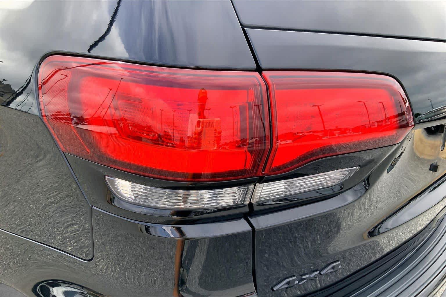 Used 2018 Jeep Grand Cherokee Altitude AWD/4WD image 26
