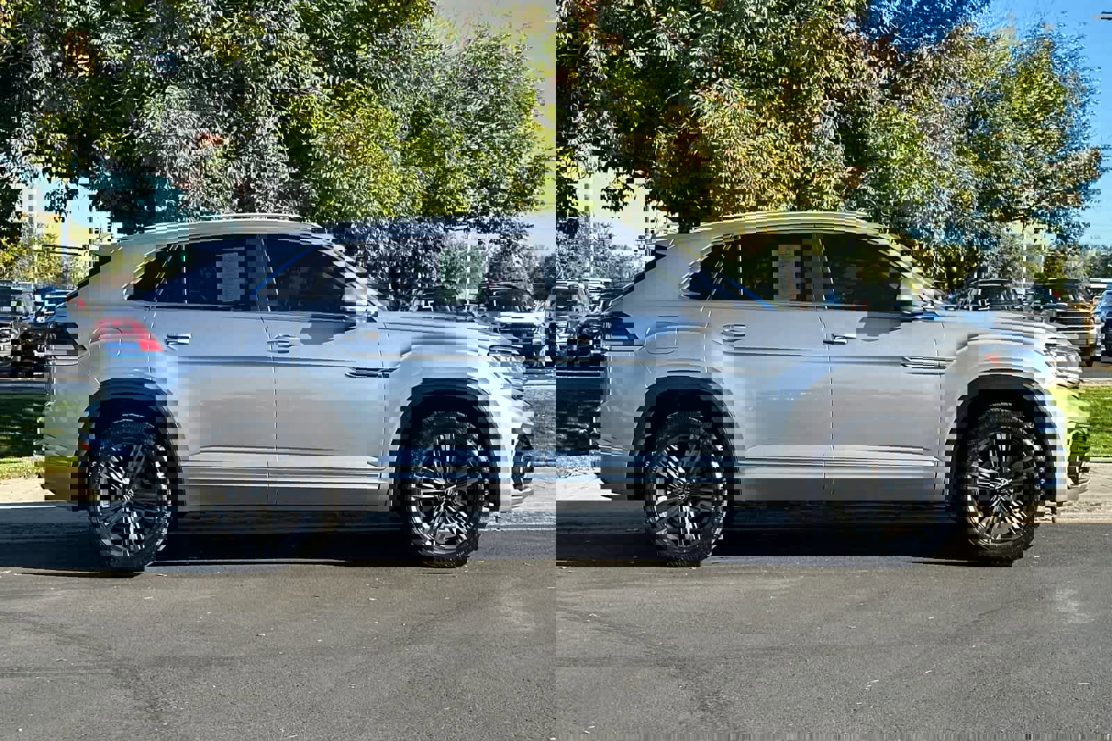 Used 2022 Volkswagen Atlas Cross Sport SEL R-Line image 6