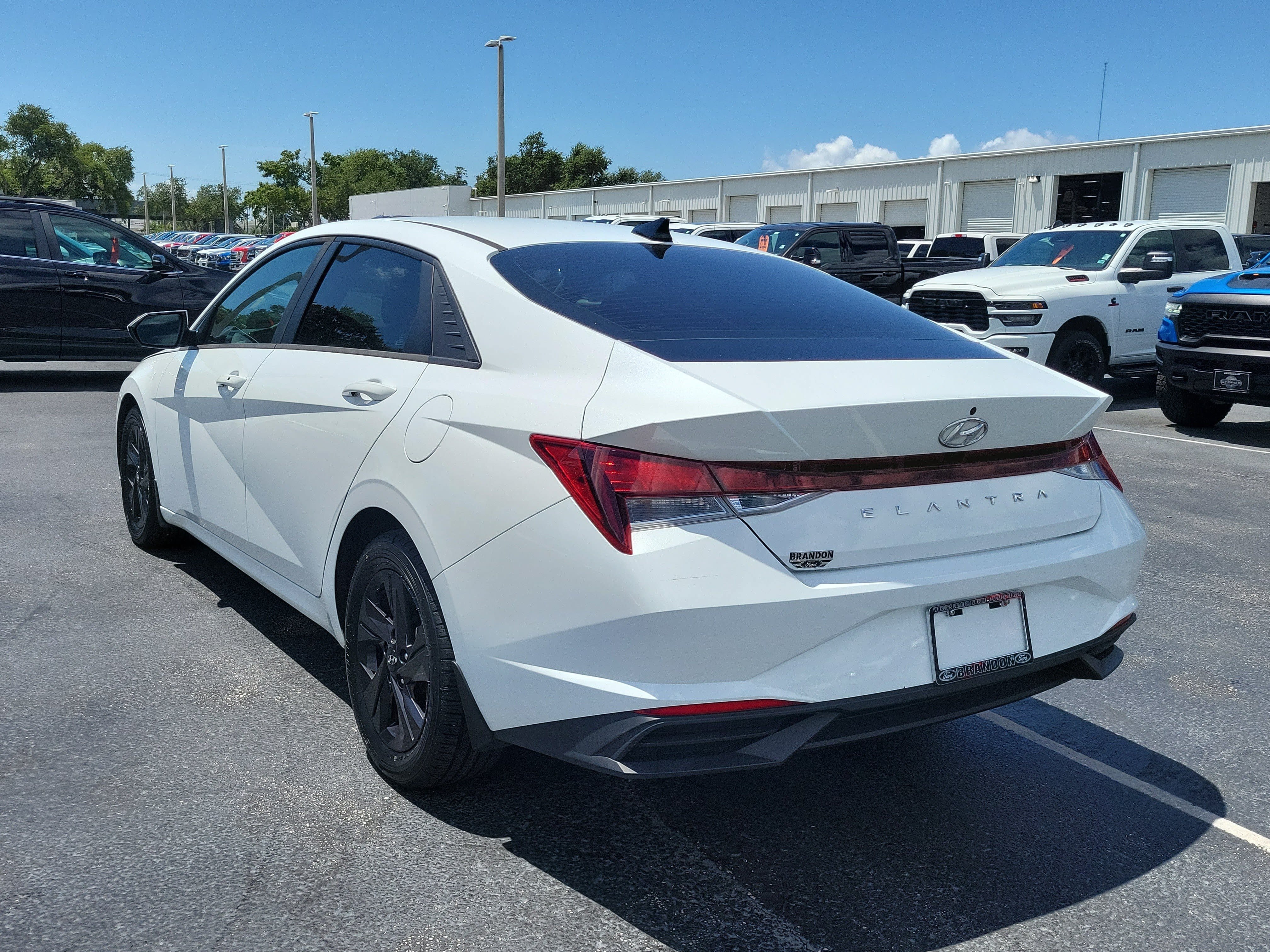 Used 2022 Hyundai Elantra SEL w/ Convenience Package FWD image 7