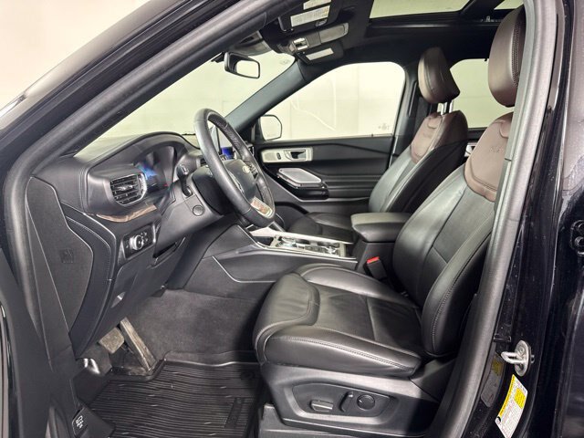 Certified 2023 Ford Explorer Platinum w/ Technology Package AWD/4WD image 11