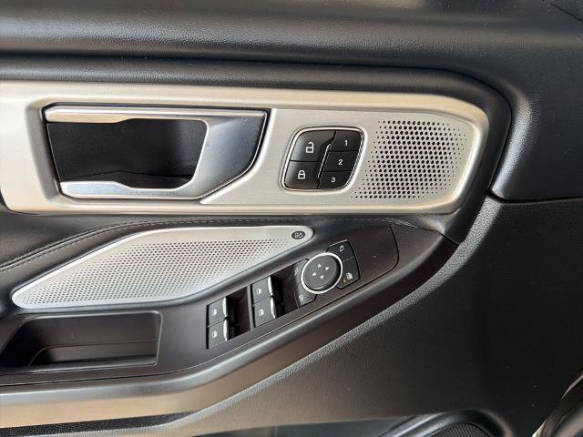 Certified 2020 Ford Explorer Platinum w/ Premium Technology Package AWD/4WD image 9