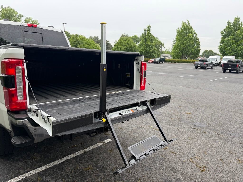 Certified 2024 Ford F250 Lariat w/ Lariat Ultimate Package AWD/4WD image 24