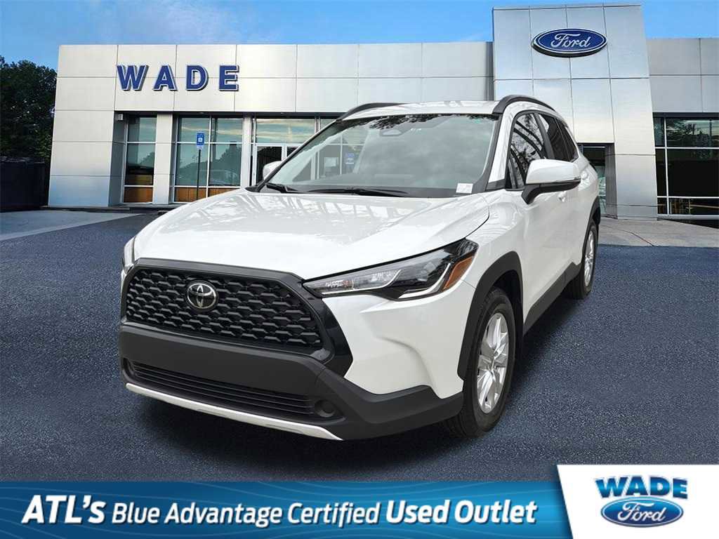 Used 2024 Toyota Corolla Cross LE image 1