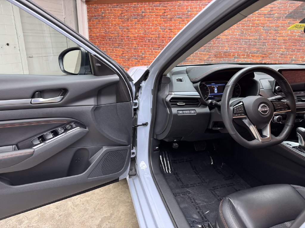 Used 2023 Nissan Altima 2.5 SR FWD image 8