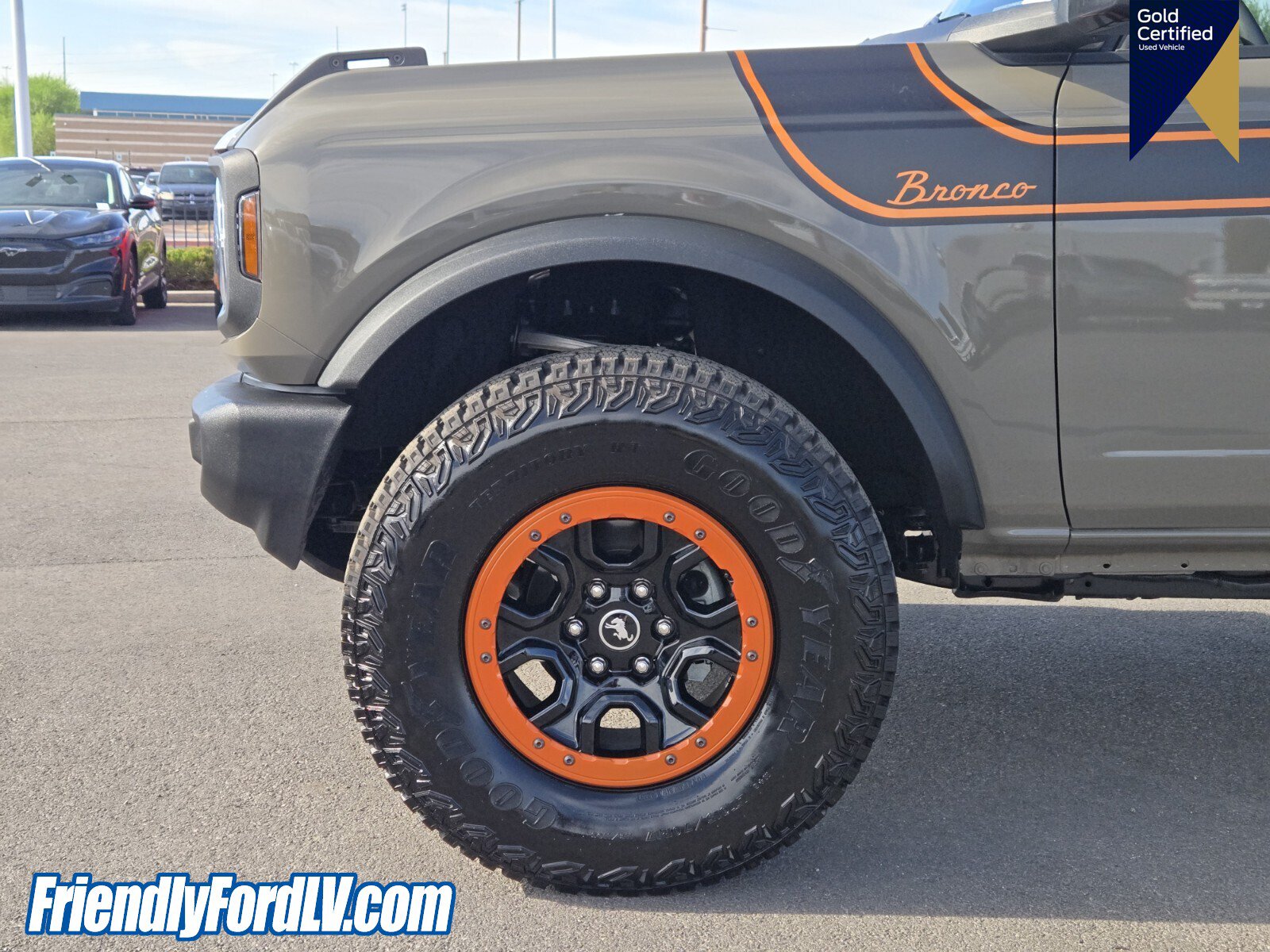 Certified 2025 Ford Bronco 2-Door w/ Sasquatch Package AWD/4WD image 9