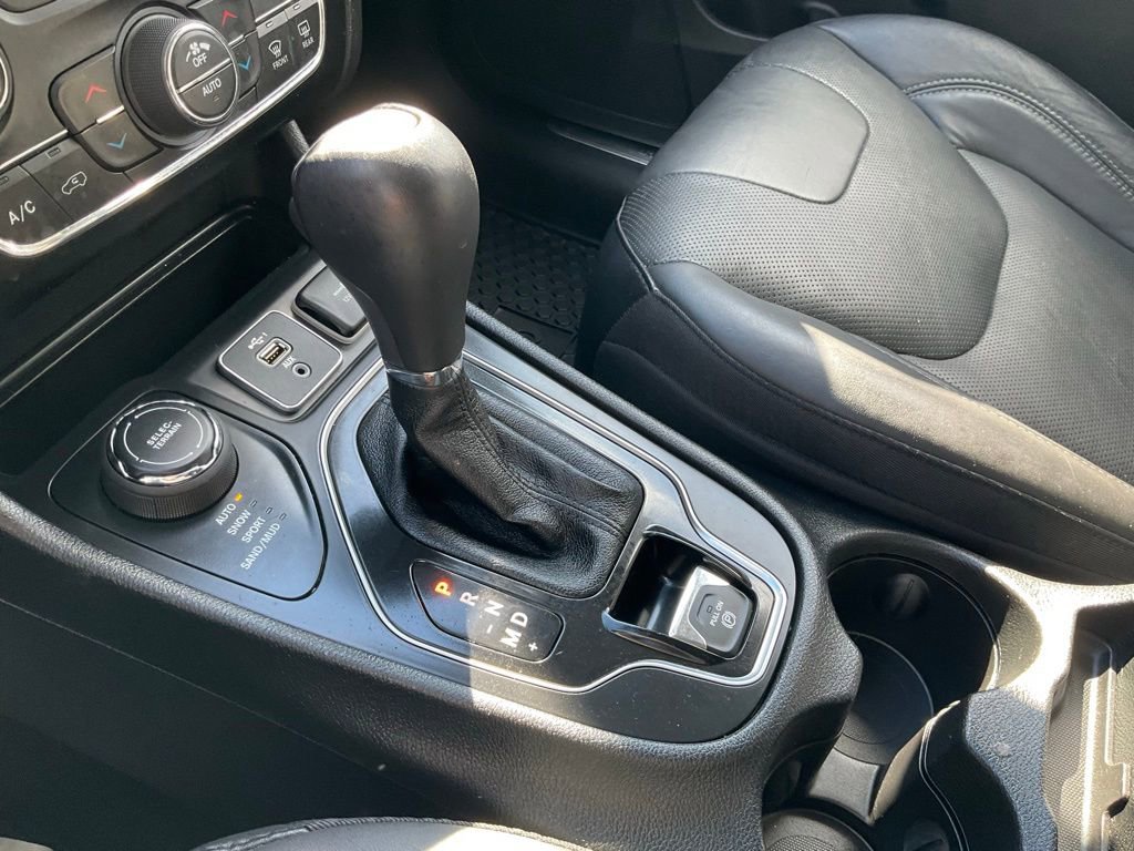 Used 2021 Jeep Cherokee Limited image 7