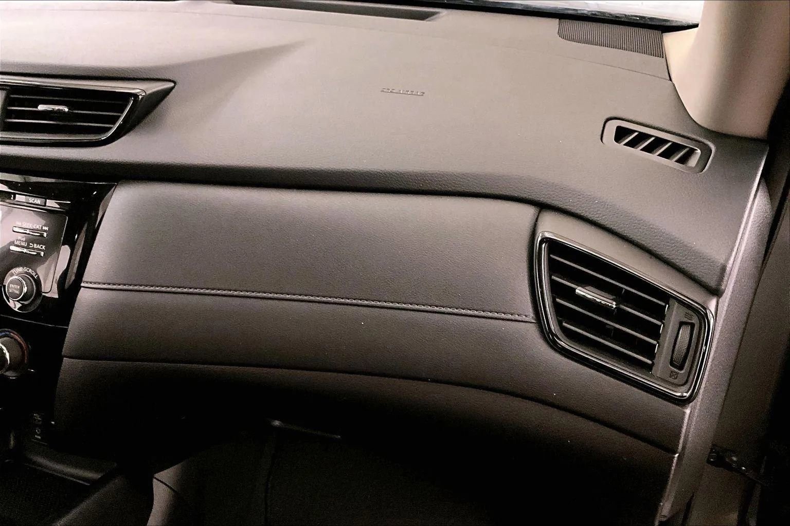 Used 2017 Nissan Rogue S image 15