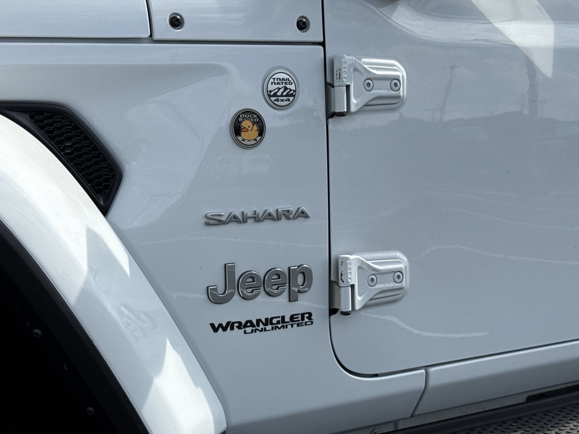 Used 2022 Jeep Wrangler Unlimited Sahara w/ LED Lighting Group AWD/4WD image 33