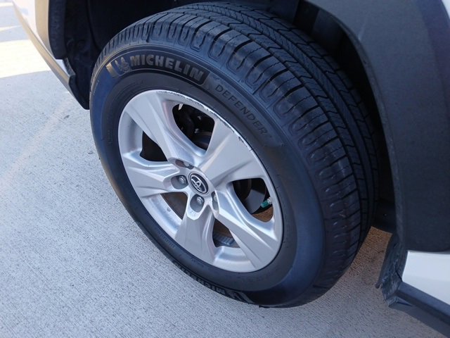 Used 2019 Toyota RAV4 XLE w/ Convenience Package image 9