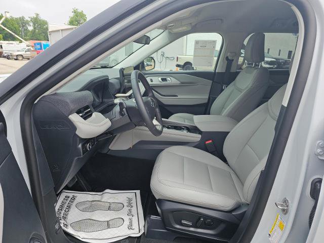 Certified 2026 Ford Explorer Active w/ Active Comfort Package RWD image 11