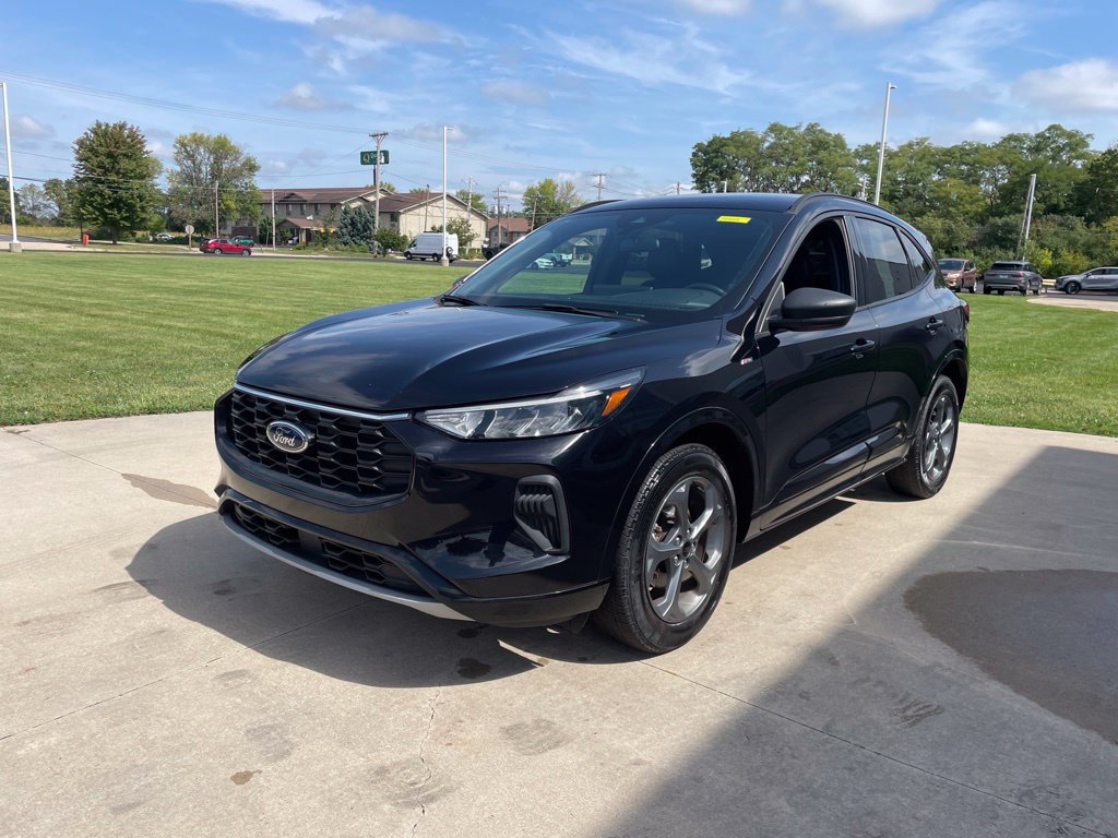 Certified 2023 Ford Escape ST-Line w/ Tech Pack #1 AWD/4WD image 2