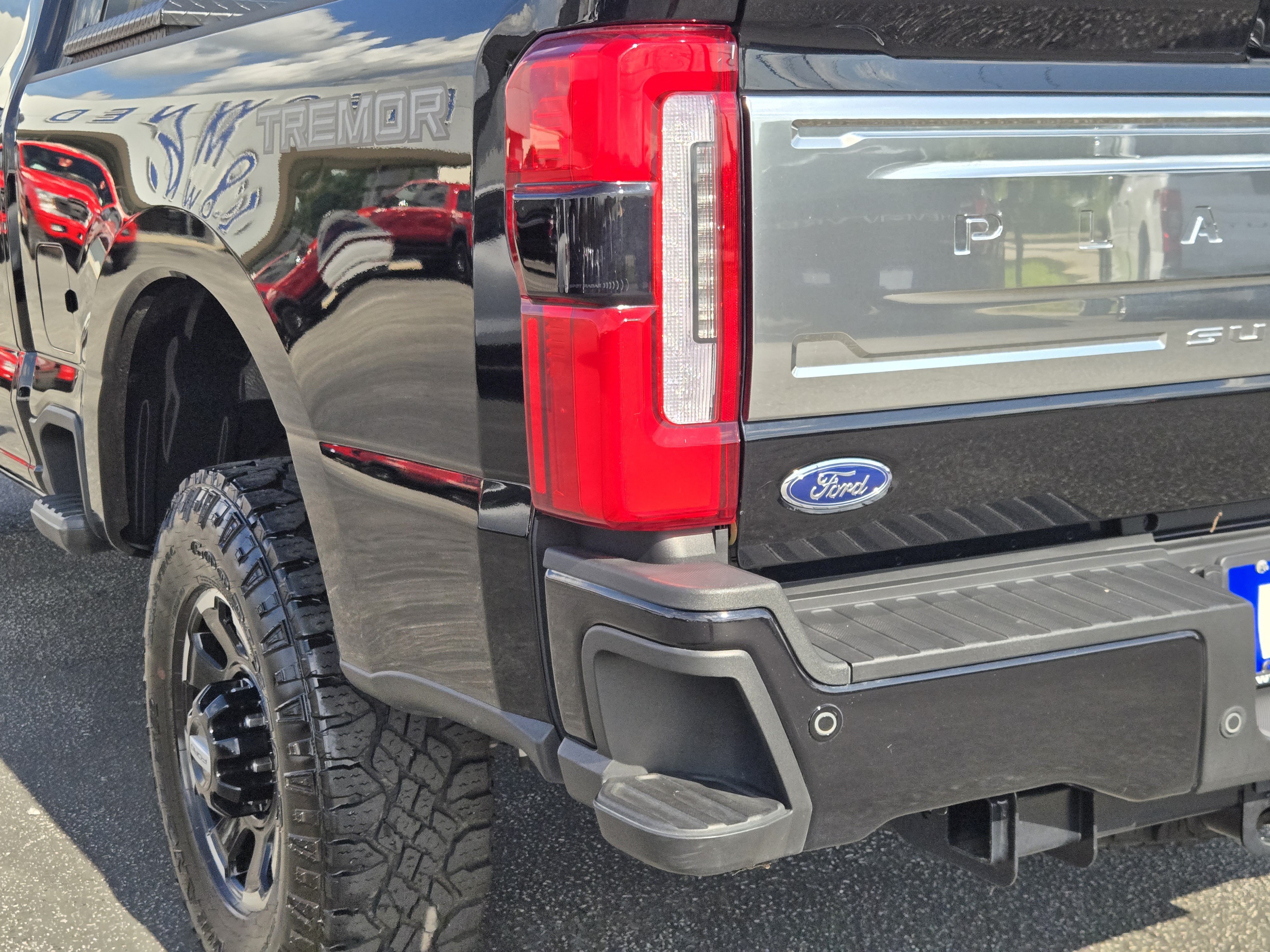 Certified 2025 Ford F350 Platinum w/ Platinum Plus Package AWD/4WD image 9