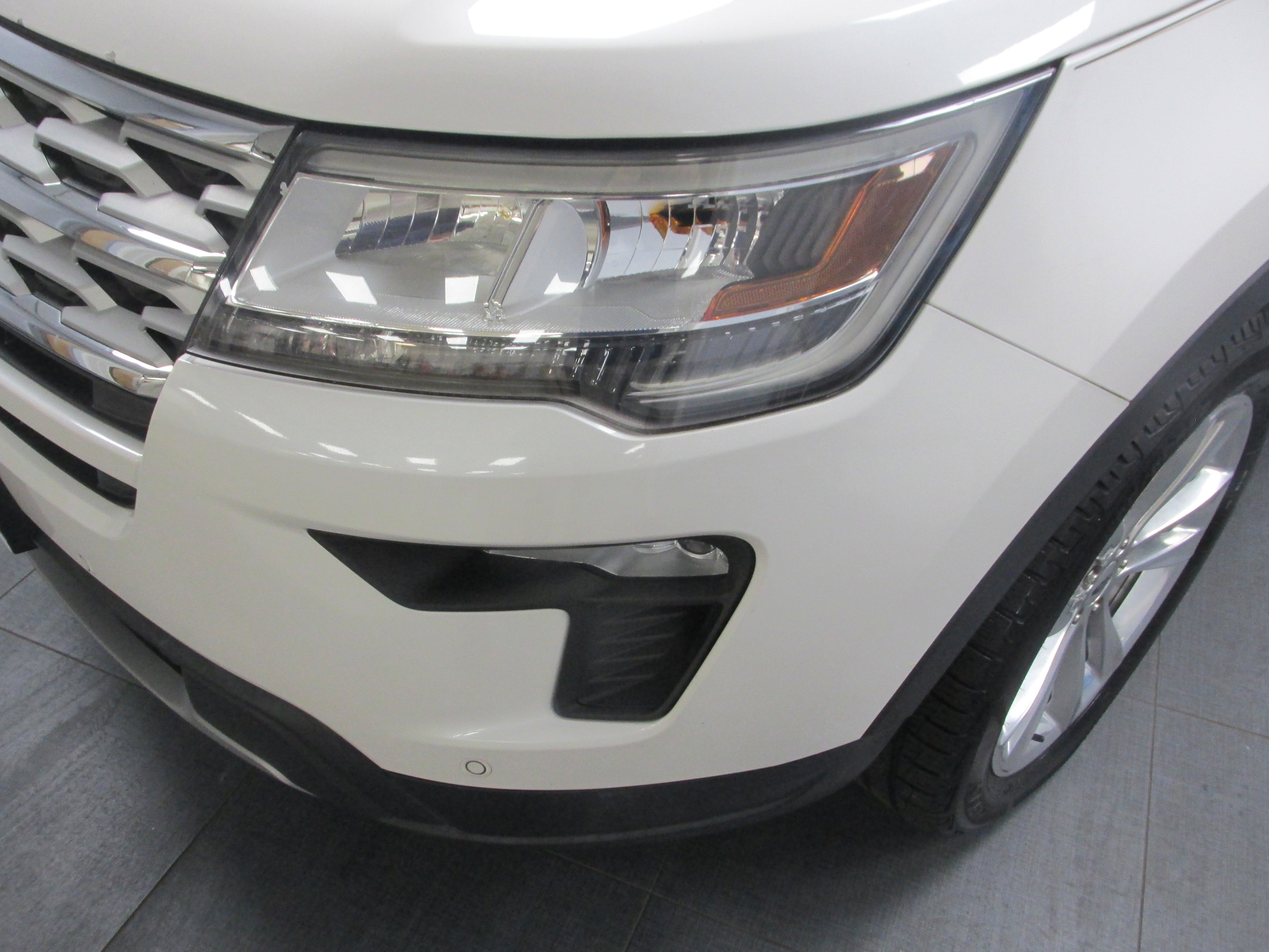 Certified 2018 Ford Explorer XLT w/ Equipment Group 202A image 8