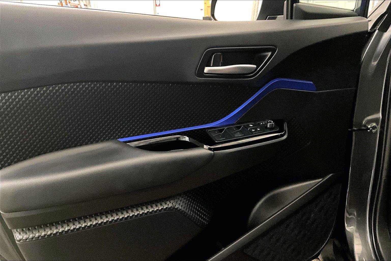 Used 2022 Toyota C-HR XLE image 22