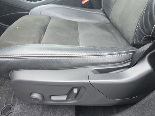 Used 2019 Volvo XC40 T5 R-Design image 13