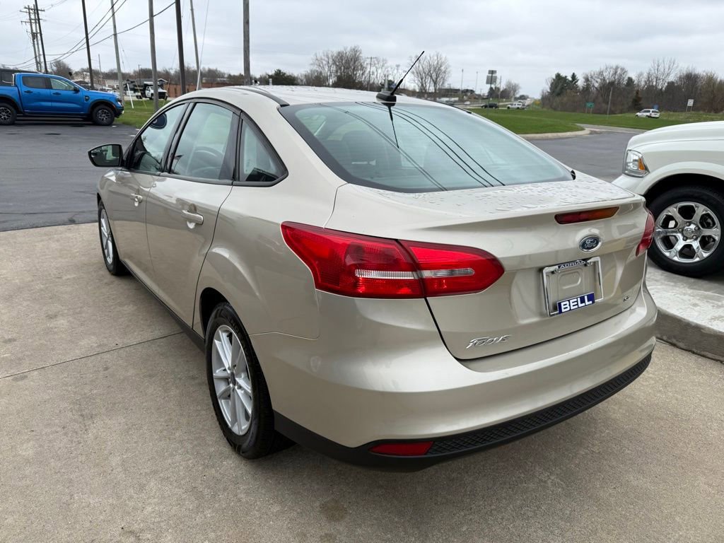 Certified 2018 Ford Focus SE FWD image 3