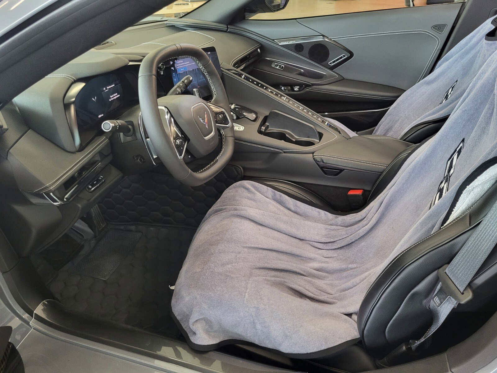 Used 2024 Chevrolet Corvette Stingray Preferred Cpe w/ Stealth Interior Trim Package image 10