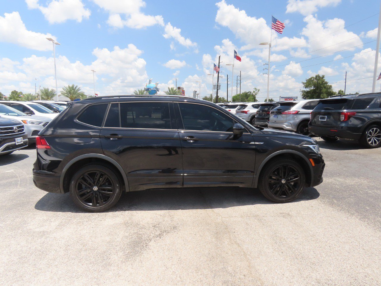 Used 2022 Volkswagen Tiguan SE R-Line AWD/4WD image 10
