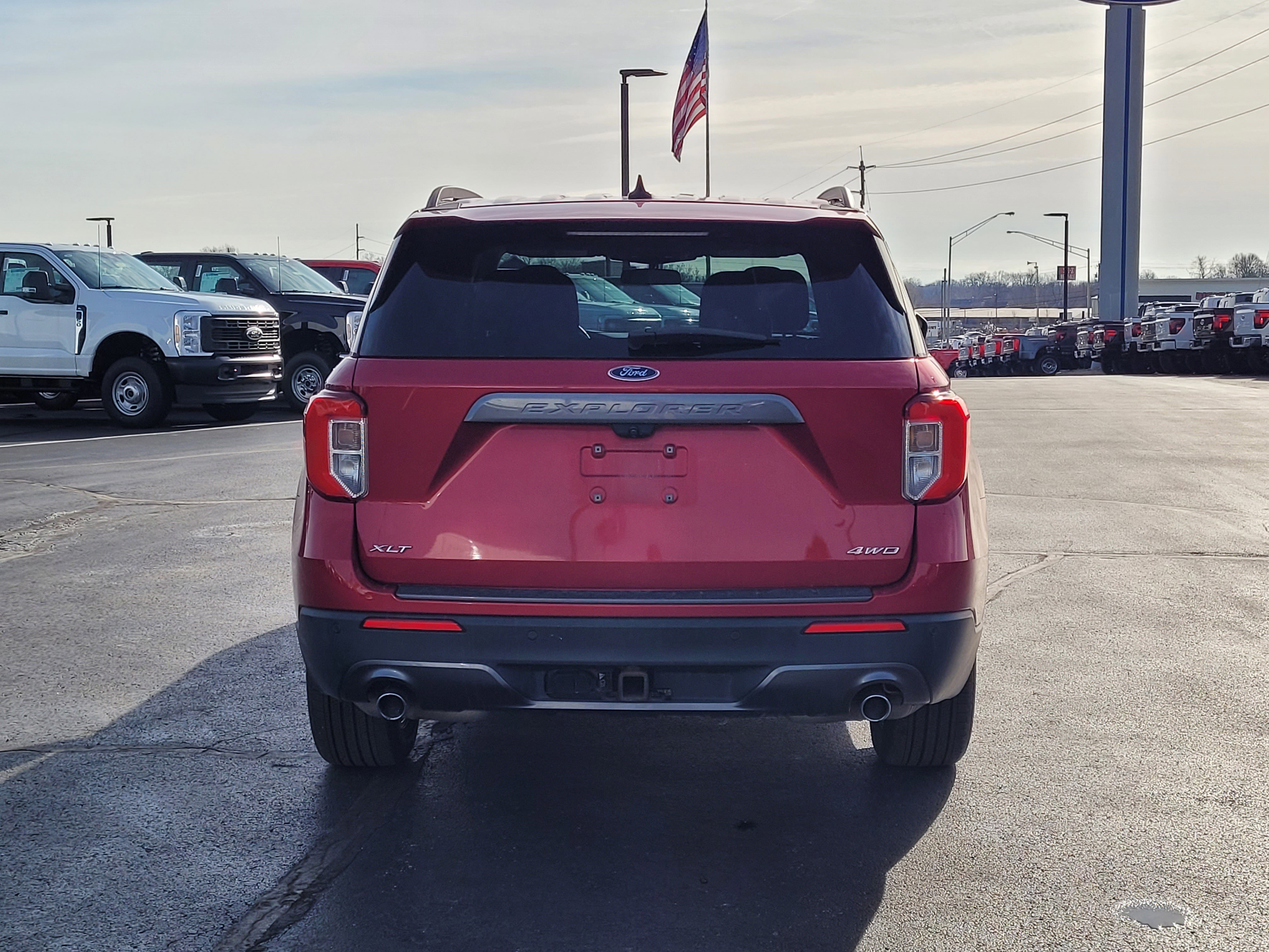 Certified 2021 Ford Explorer XLT w/ Equipment Group 202A image 4