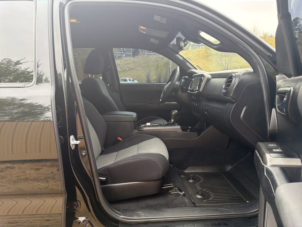 Used 2022 Toyota Tacoma TRD Sport w/ Technology Package AWD/4WD image 29
