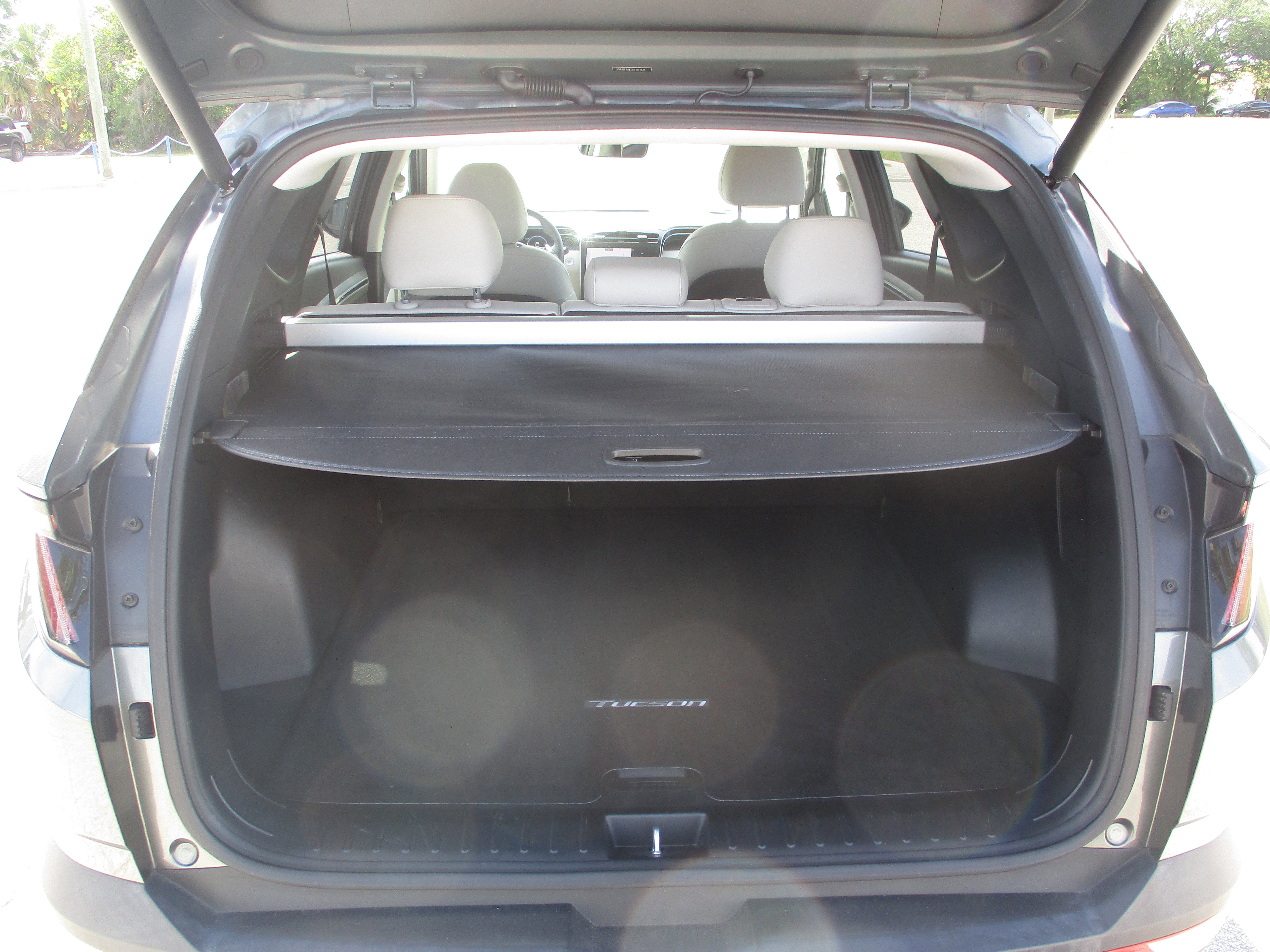 Used 2022 Hyundai Tucson Limited w/ Cargo Package FWD image 11
