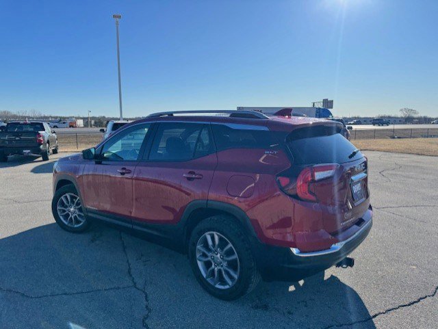 Used 2022 GMC Terrain SLT w/ Infotainment Package II image 3