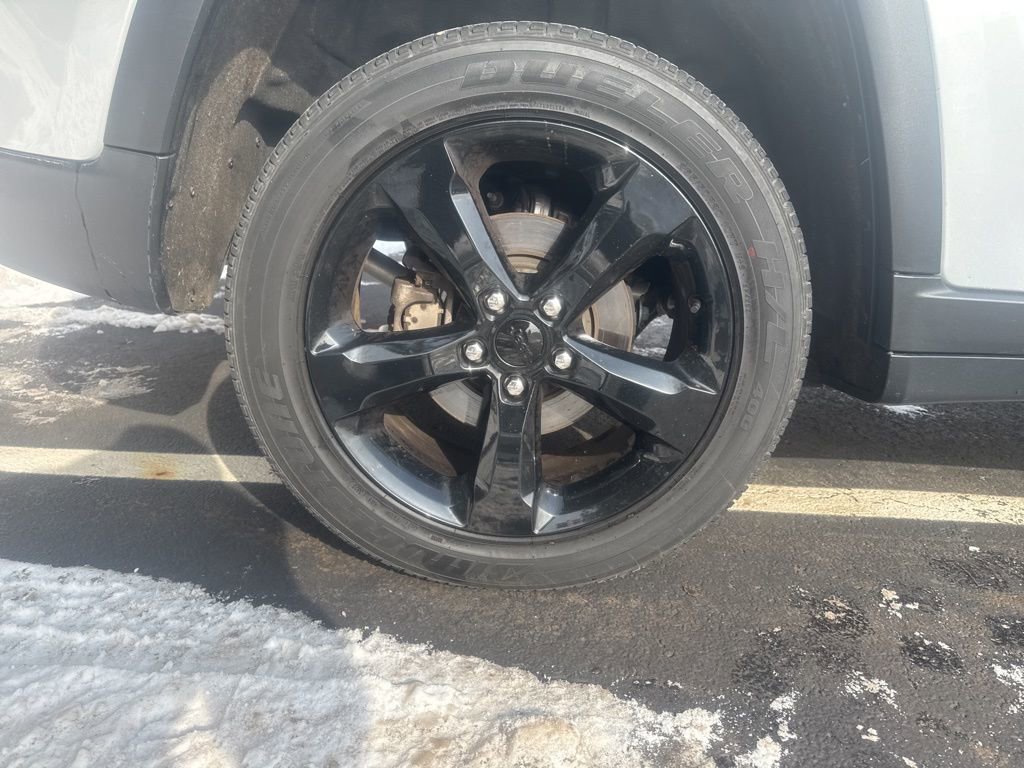 Used 2024 Jeep Grand Cherokee Altitude image 47