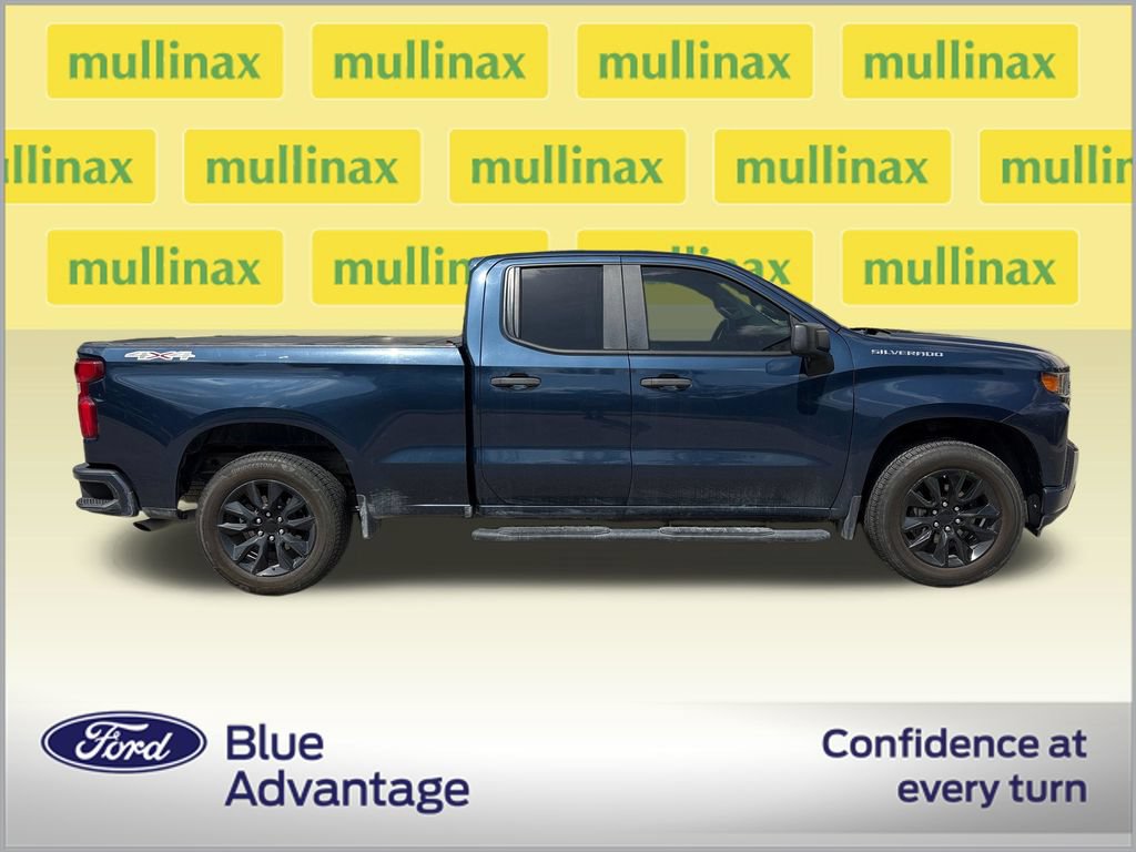Used 2020 Chevrolet Silverado 1500 Custom w/ Custom Value Package AWD/4WD image 2