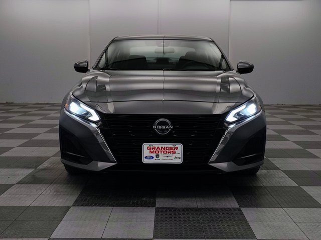 Used 2023 Nissan Altima 2.5 SV w/ SV Premium Package AWD/4WD image 6