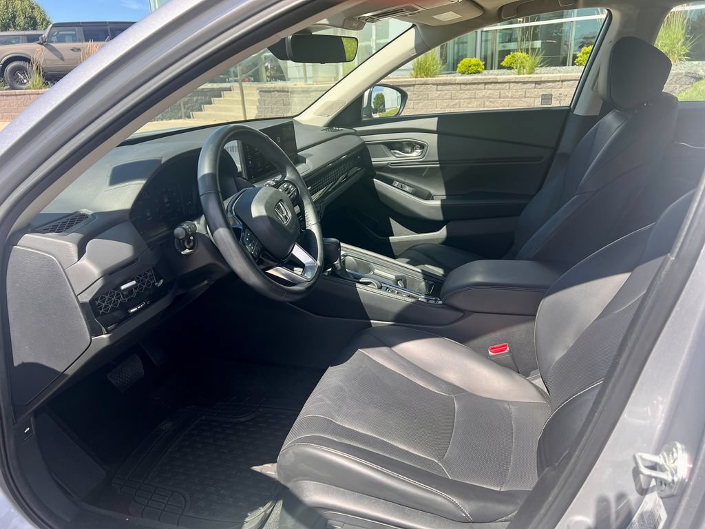 Used 2023 Honda Accord Touring image 9