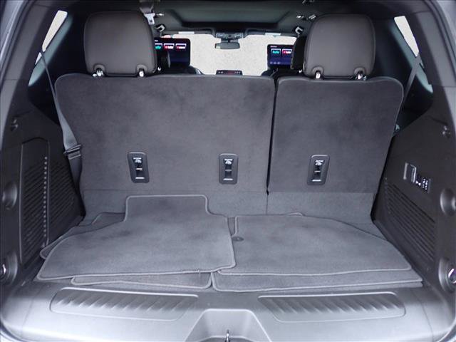 Used 2023 GMC Yukon SLT w/ SLT Premium Package AWD/4WD image 9