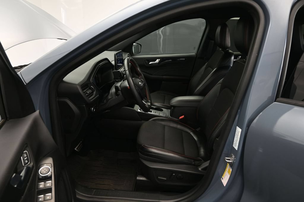 Certified 2023 Ford Escape ST-Line Select AWD/4WD image 18