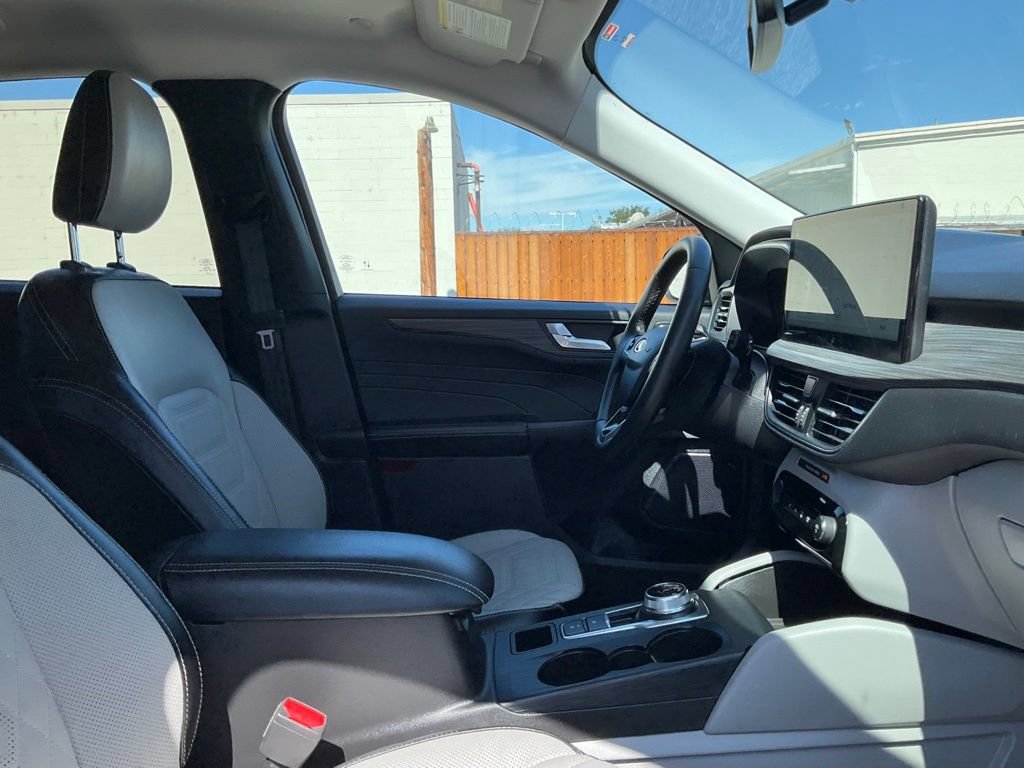 Certified 2024 Ford Escape SE w/ PHEV Premium Package FWD image 34