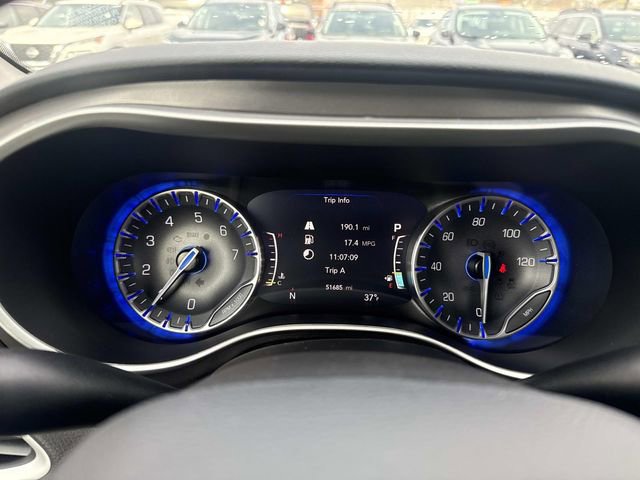 Used 2024 Chrysler Pacifica Touring-L image 32
