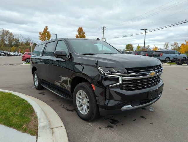 Used 2024 Chevrolet Suburban LT AWD/4WD image 7