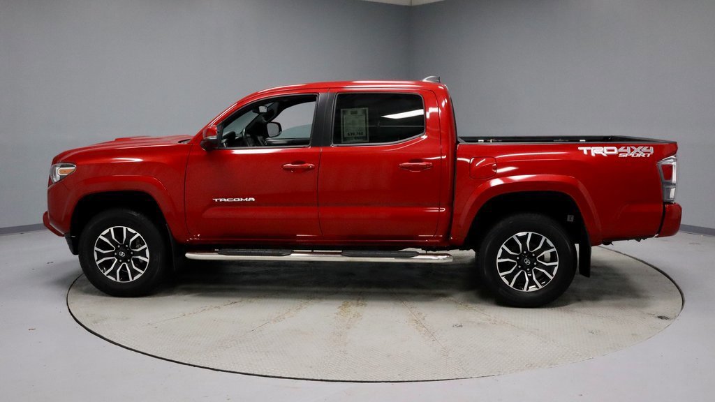 Used 2022 Toyota Tacoma TRD Sport image 2