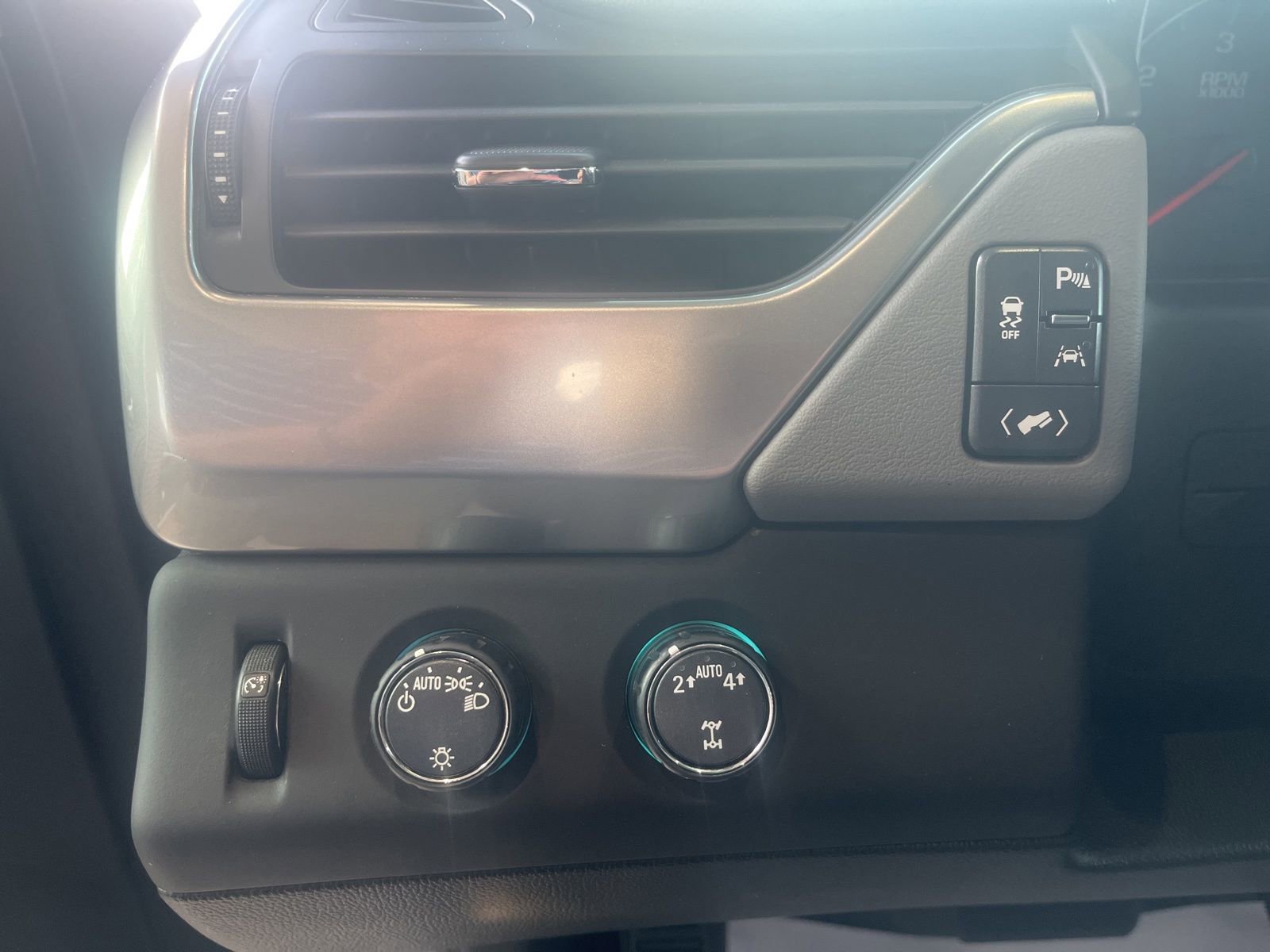 Used 2019 Chevrolet Suburban LT AWD/4WD image 17